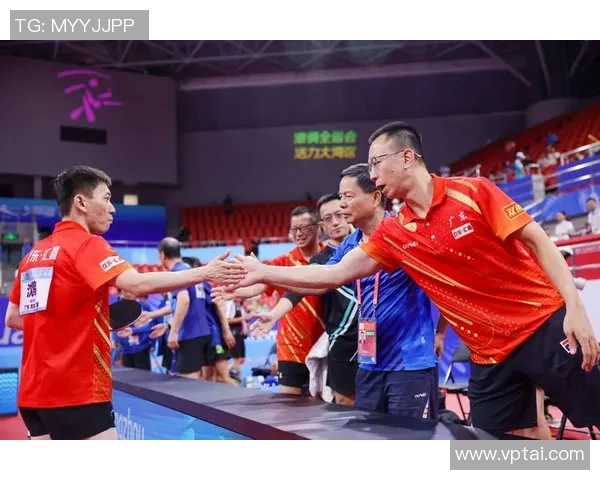 足球巨星化身乒乓球高手挑战自我展现运动天赋与技巧